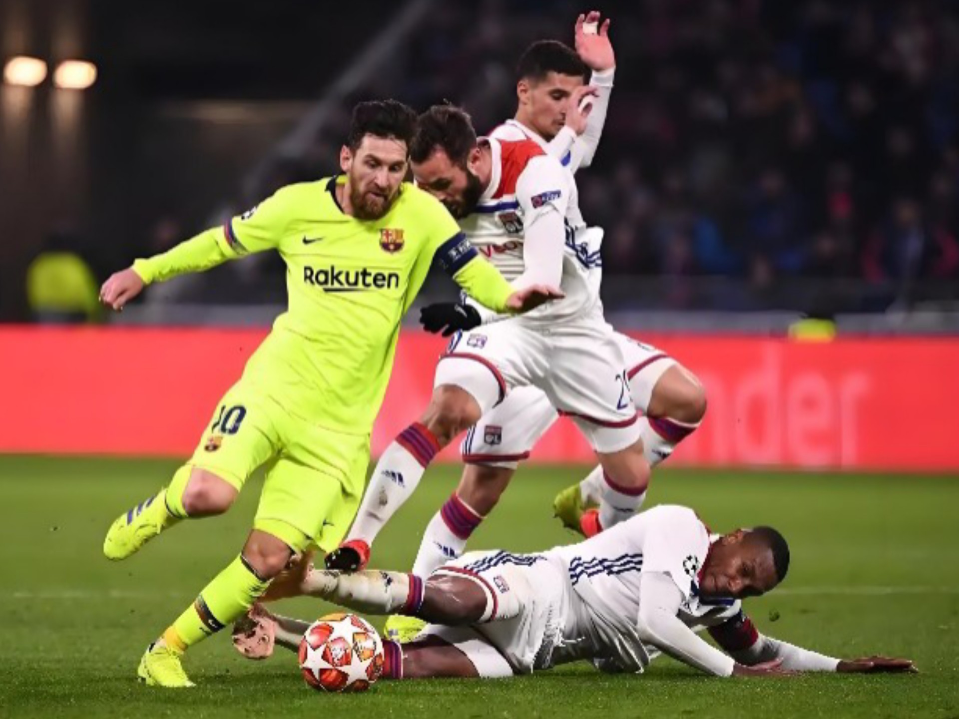 梅西重返赛场，出色防守首场状态出色，切尔西观众沸腾！ayx游戏官网首页