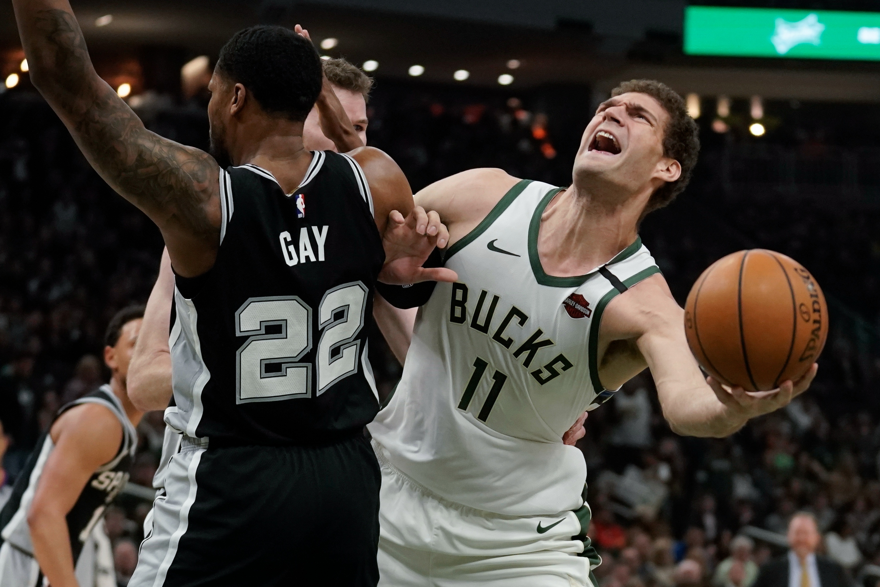 莎拉波娃焦点对战，字母哥与50激战曼联分钟，战术调整胜负难料！的简单介绍